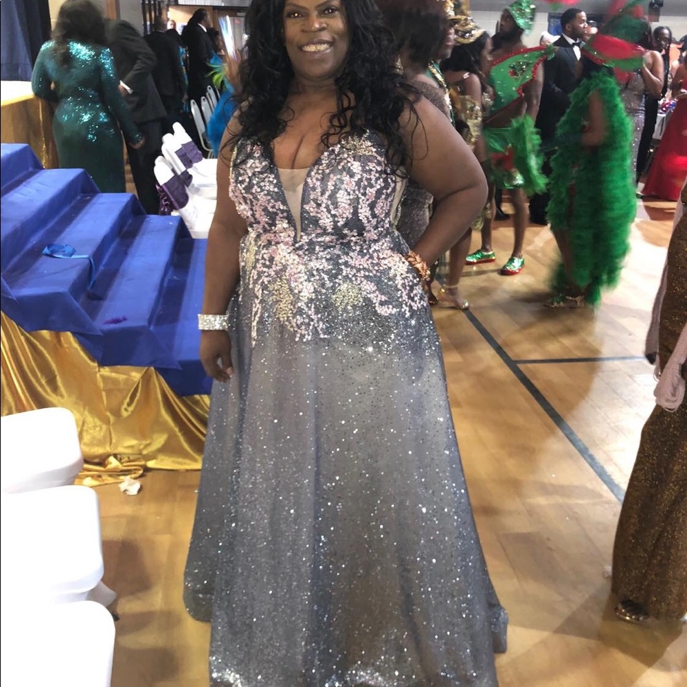 Ball gown/Prom Dress - Picture 3 of 4